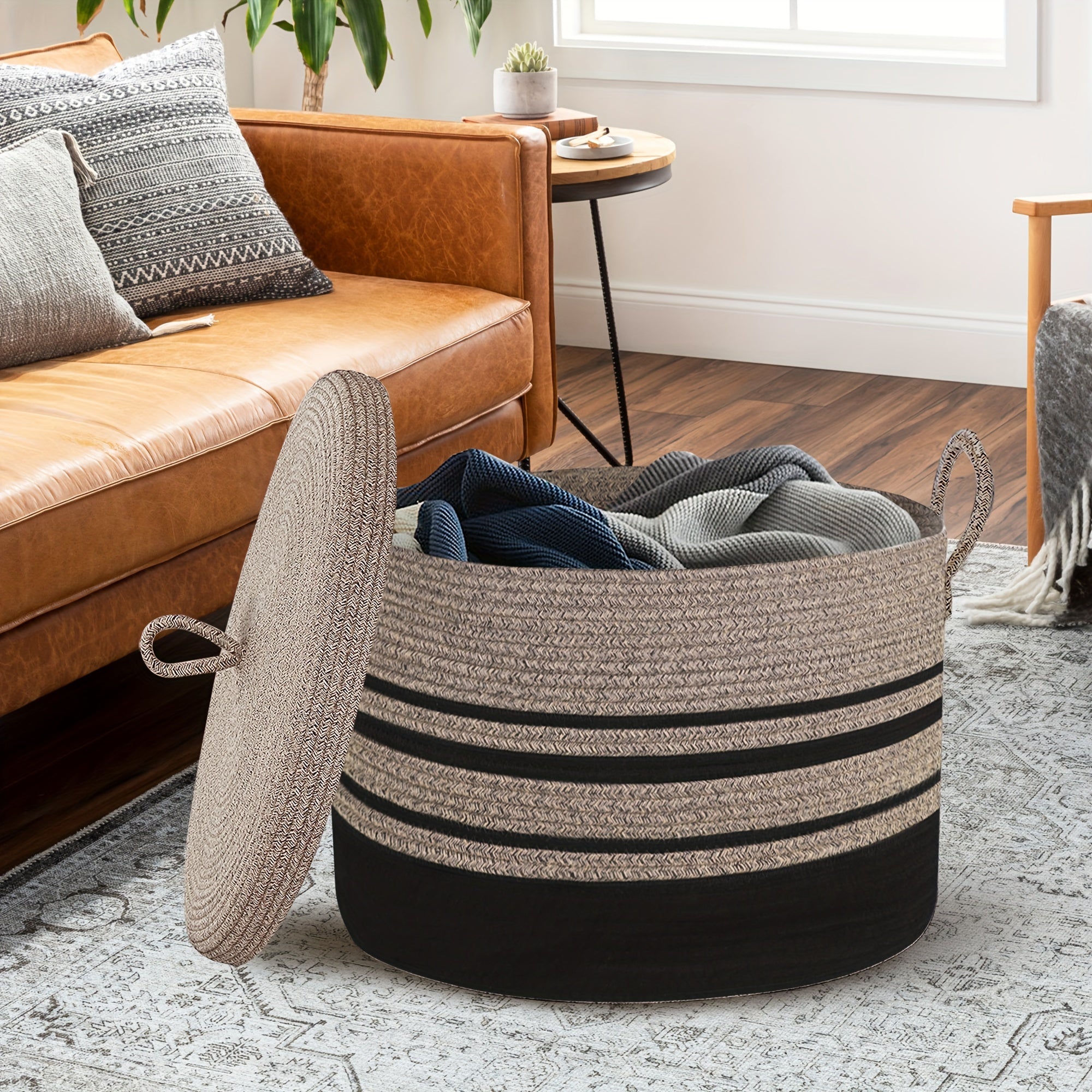 Classic Woven Storage Basket with Lid - Stylish Solution for Your Belongings