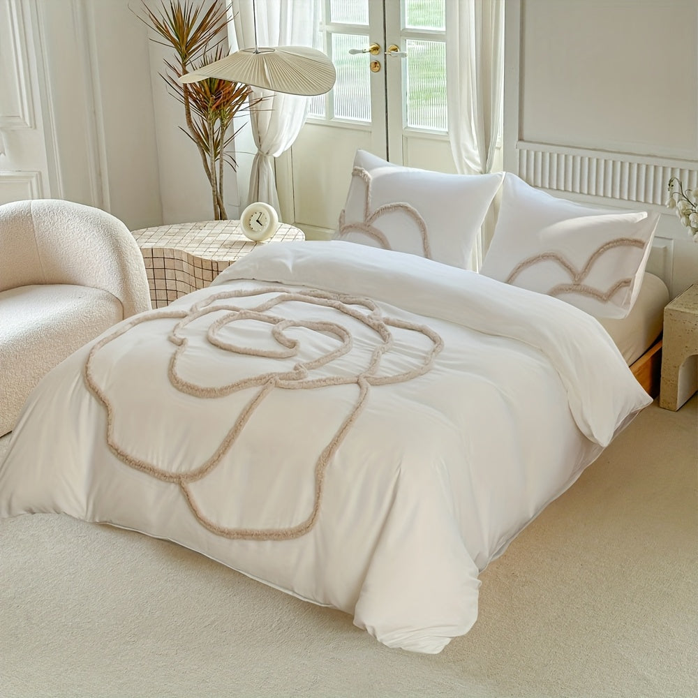 Tufted Bedding Set – Bedspread and Pillowcases with Large Flower Design