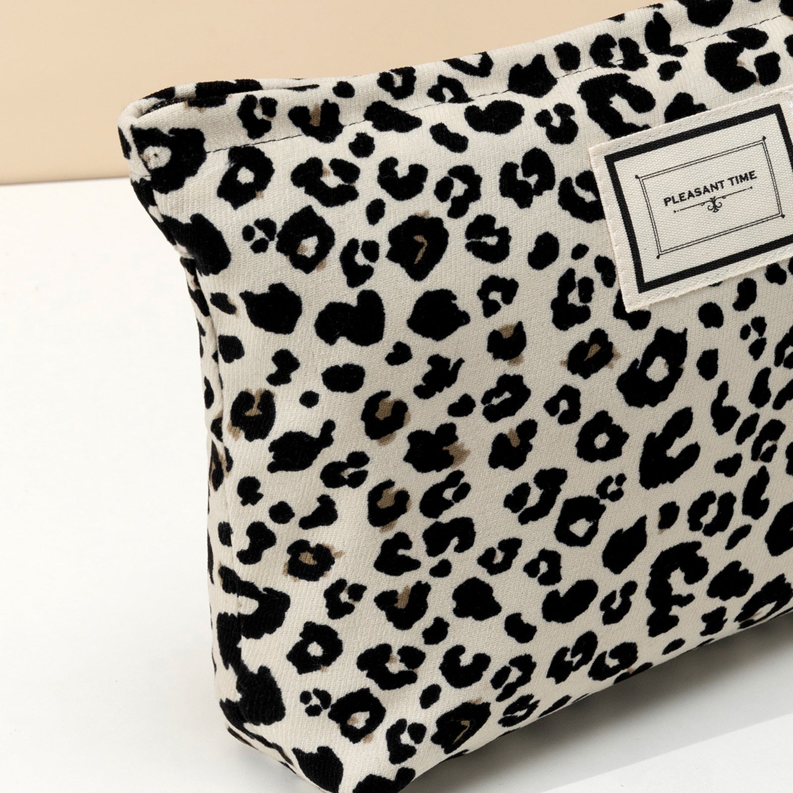 Chic Leopard Make-up Bag – Compact and Functional