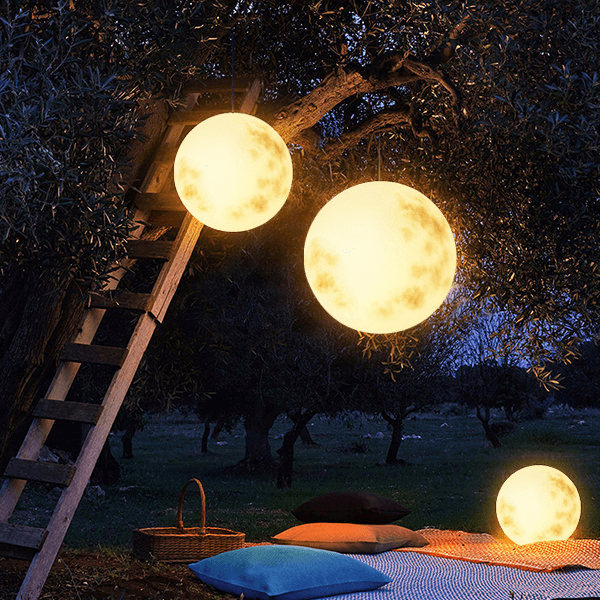 Moon-Shaped Garden Lamp - Atmospheric