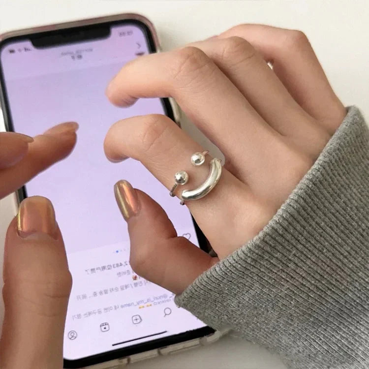 Smiley Adjustable Ring – Mila