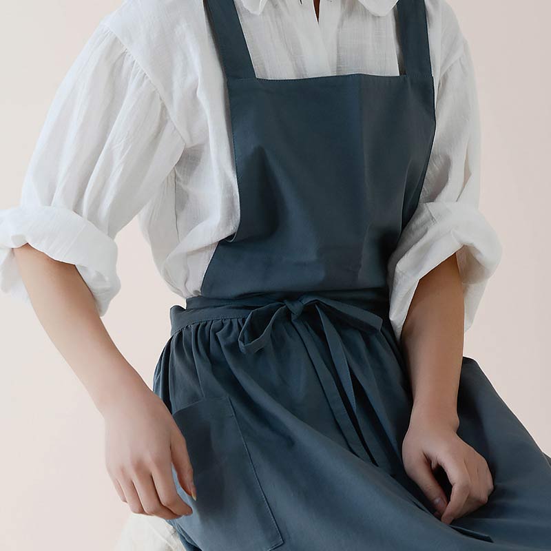 Waterproof Cotton Apron with Practical Pockets – ChefMate