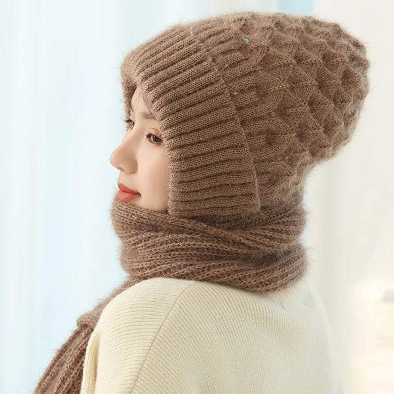 Knitted Winter Hat with Integrated Scarf – 2-in-1 Design