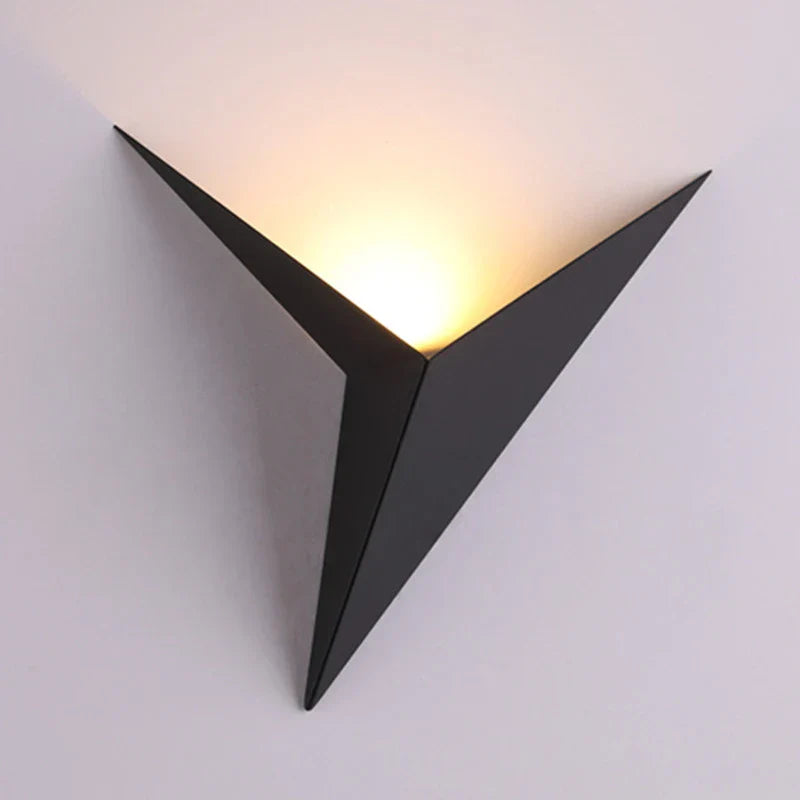 Modern Triangular Wall Lamp - TrigoLux