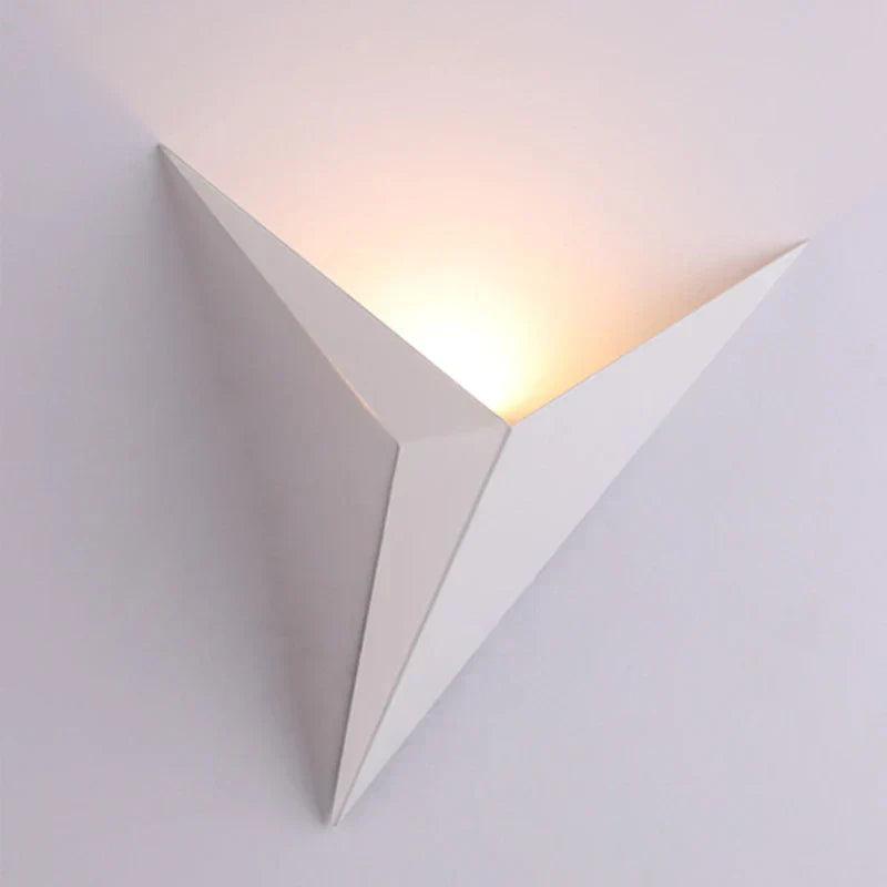 Modern Triangular Wall Lamp - TrigoLux