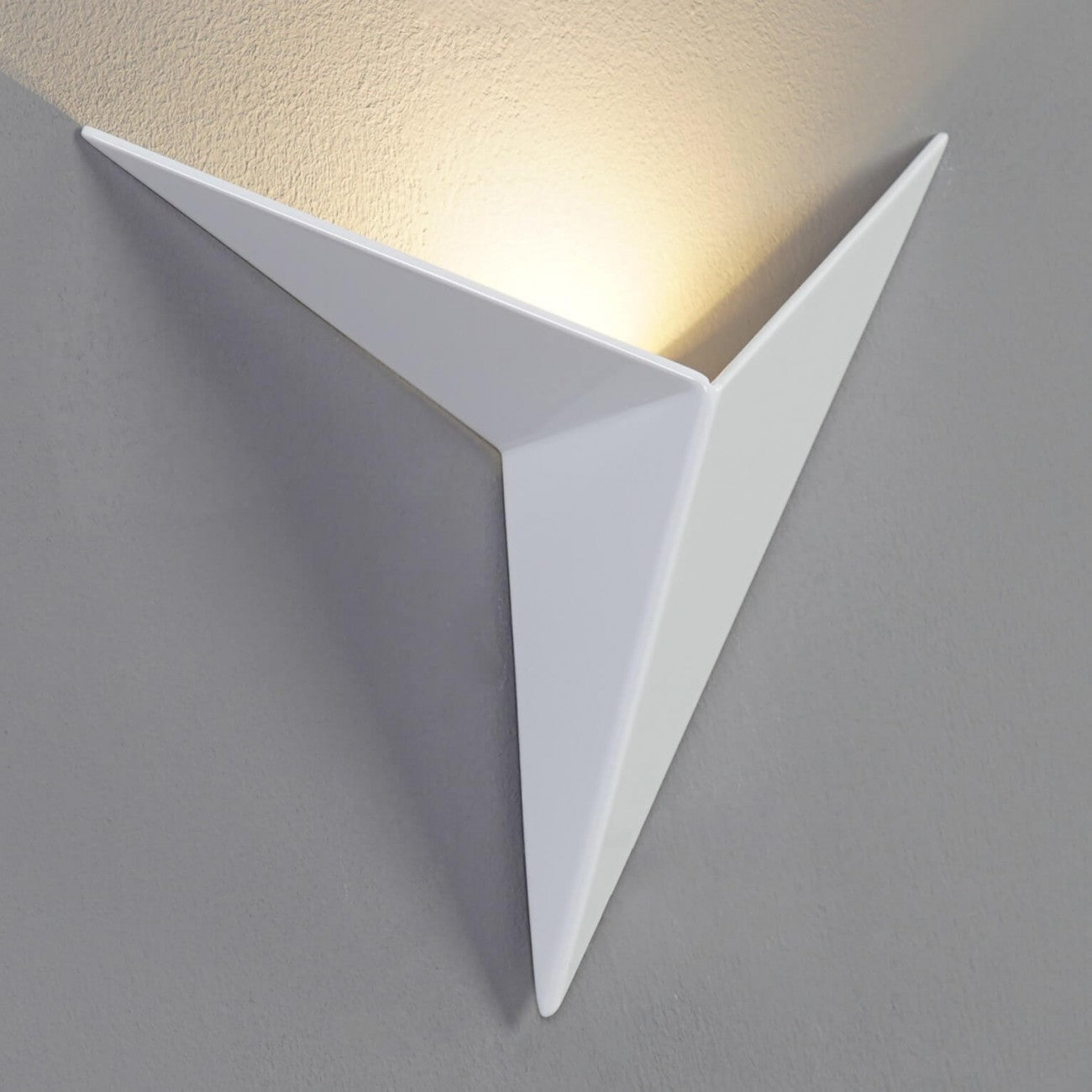 Modern Triangular Wall Lamp - TrigoLux