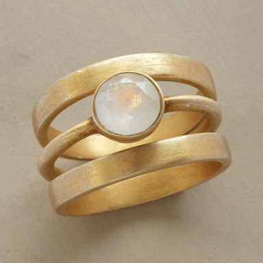 Vintage Gold Ring with Set Moonstone - Noctis