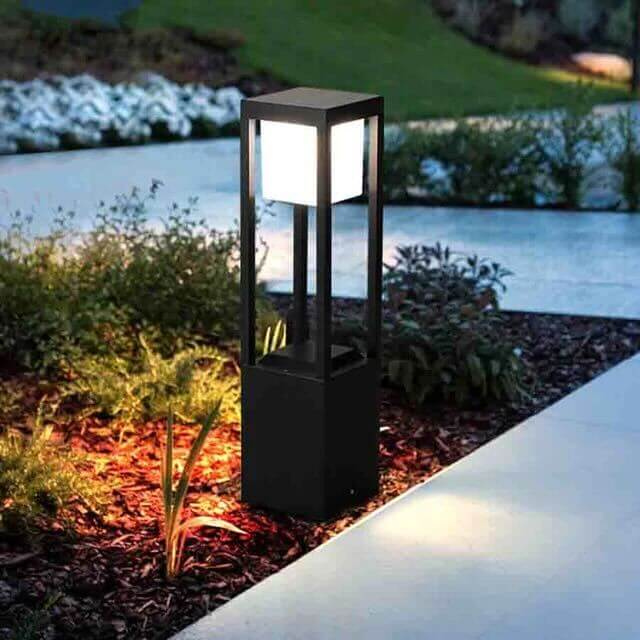 Cube-Shaped Solar Outdoor Lamp (60cm)