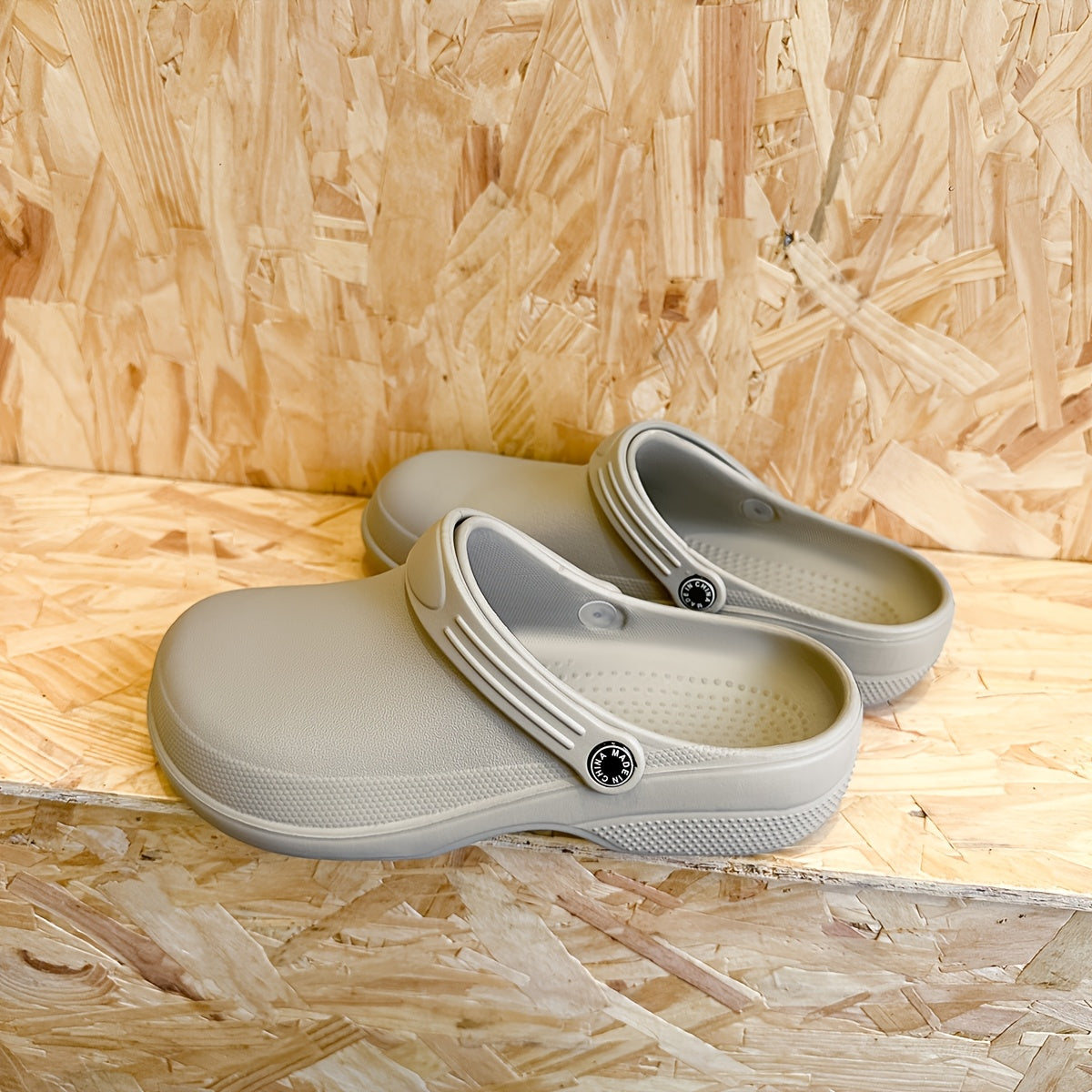 Slip-resistant Garden and Work Clogs for Men – Comfortable Slip-ons for Every Season
