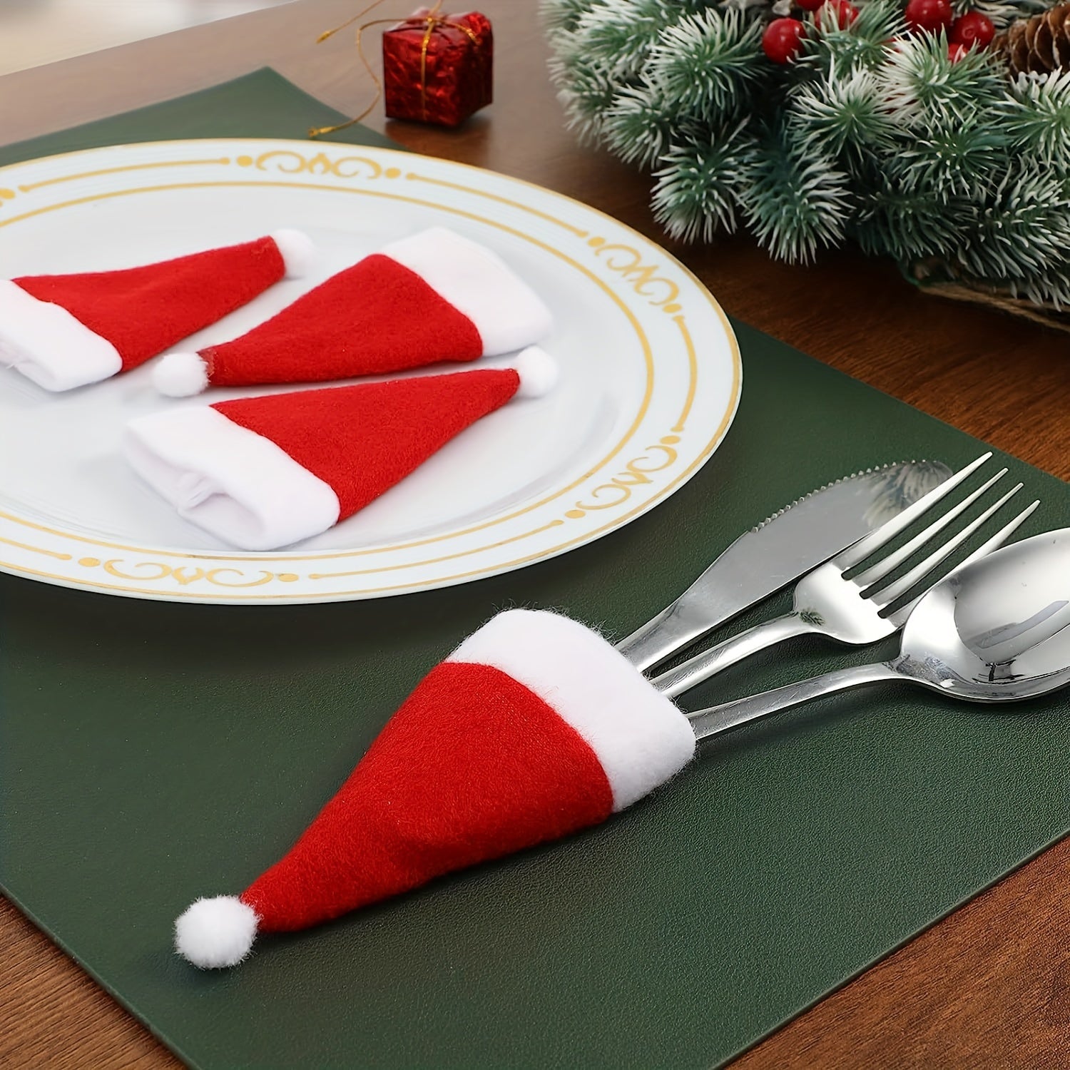 Santa Hat Cutlery Holders Set – For a Festive Table