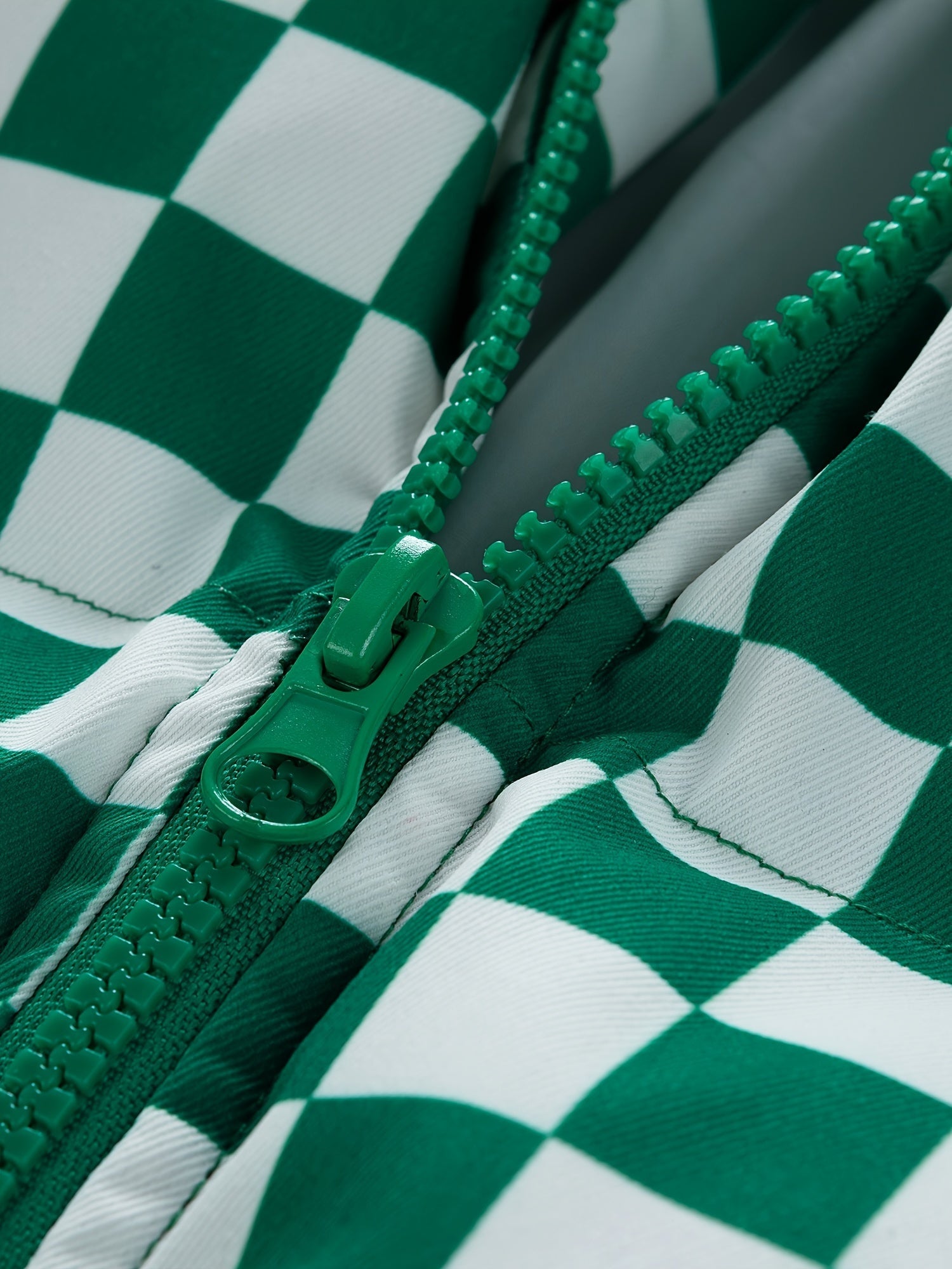 Stylish Checked Puffer Jacket for Men – Breathable and Warm Winter Jacket with Stand-Up Collar