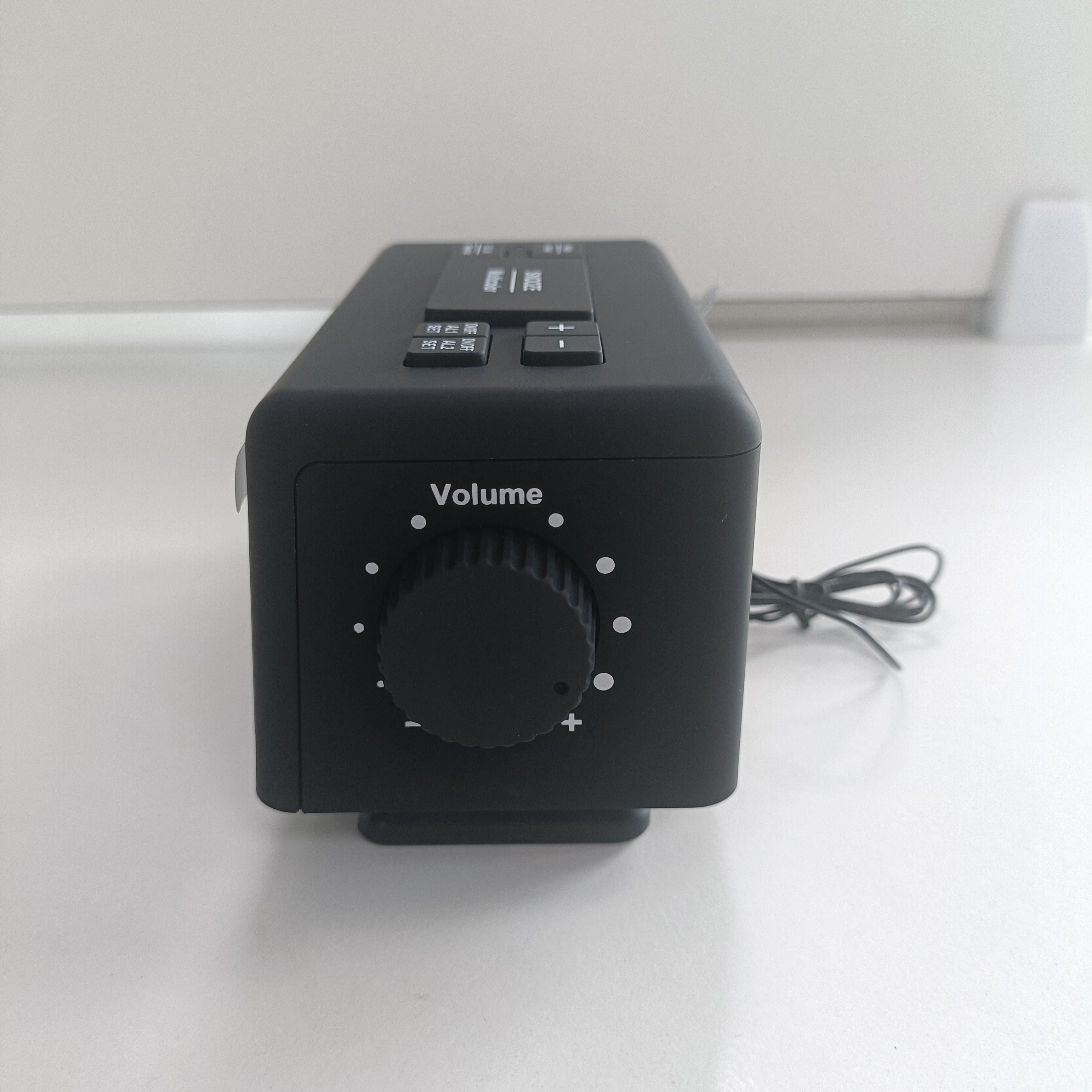 RGB Mirror Alarm Clock with LED Display and Radio Function – Trendy Clock for Your Room