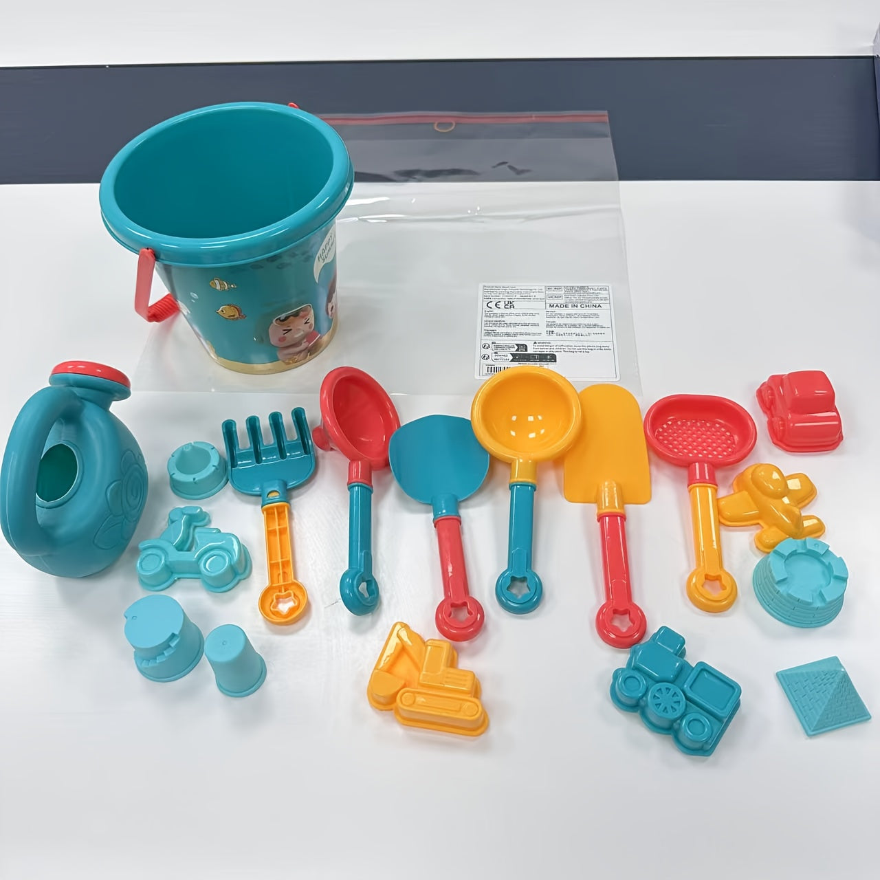 18-Piece Beach and Snow Toy Set – Complete with Bucket, Spade, and Fun Tools for Creative Play