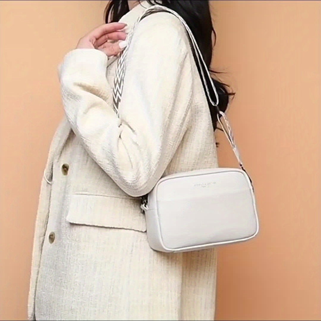 Genuine Leather Crossbody Bag – Practical and Trendy with Guitar Shoulder Strap