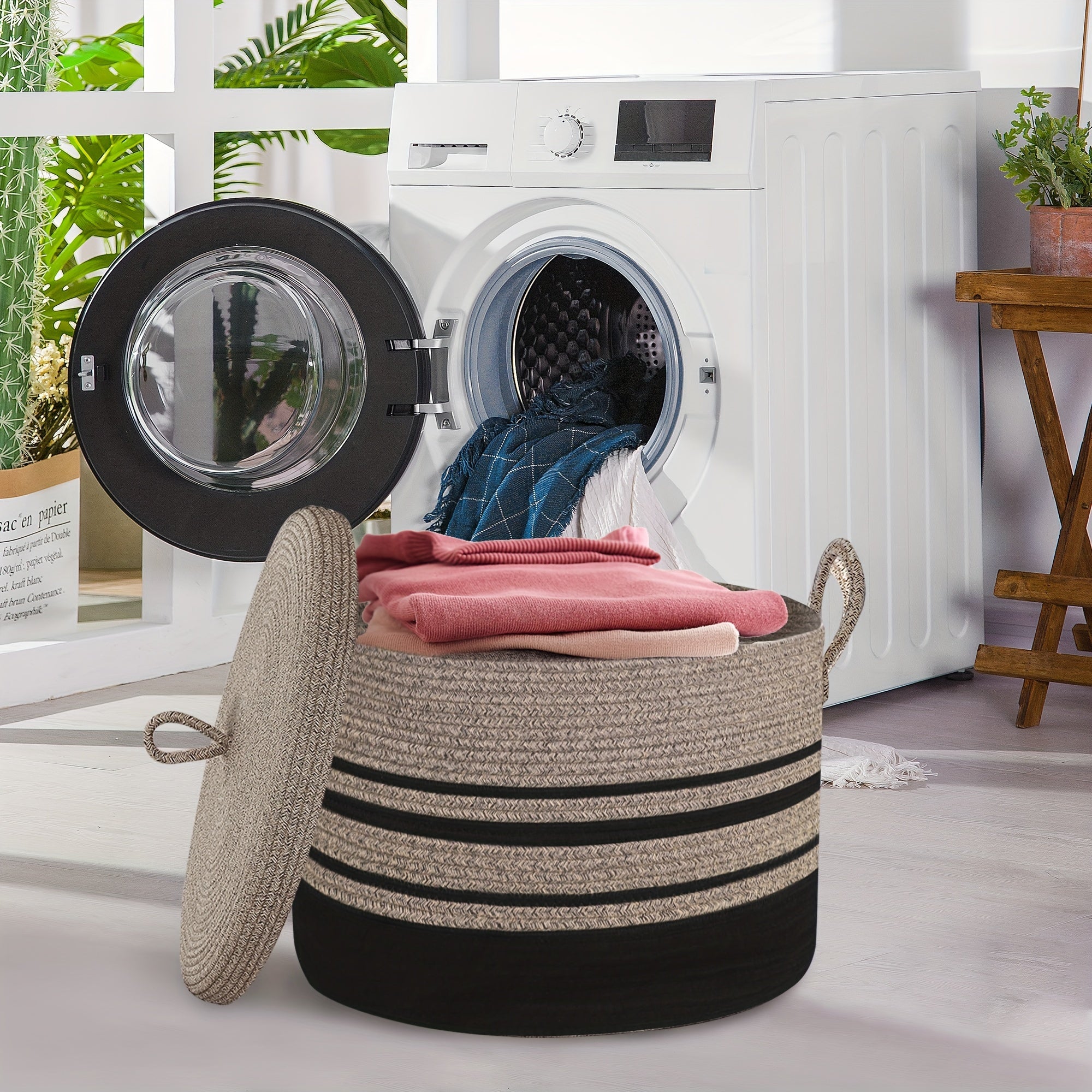 Classic Woven Storage Basket with Lid - Stylish Solution for Your Belongings