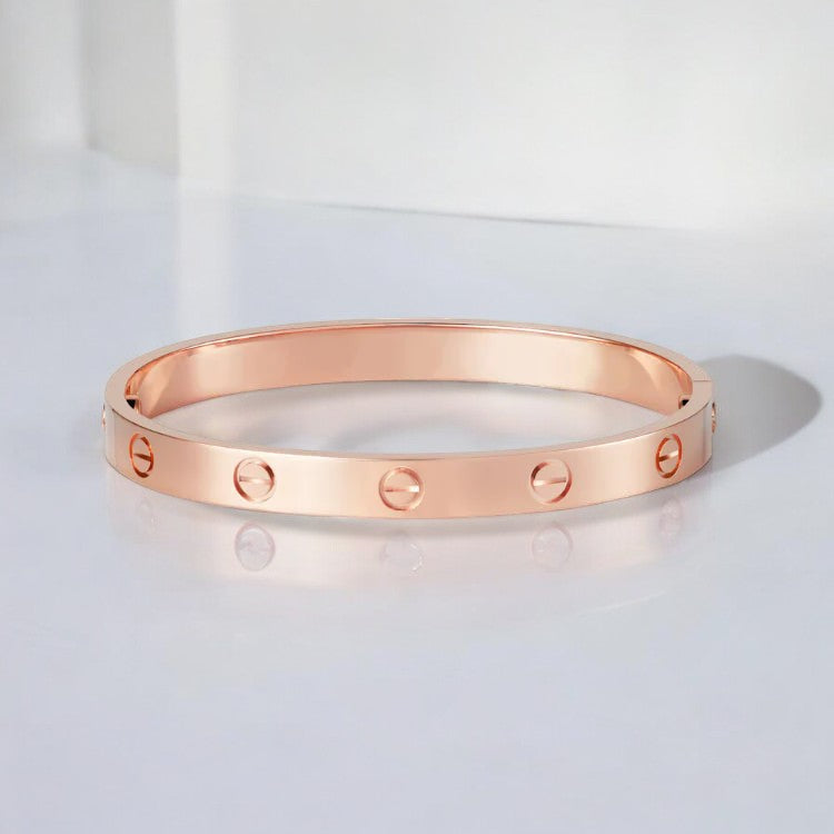 Elegant Bracelet | Golden Design | Timeless Style