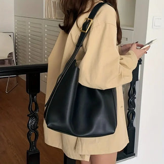 Elegant Leather Ladies Bag - Timeless and Functional