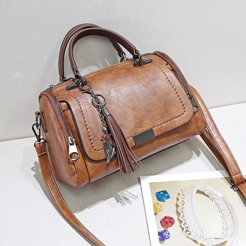 Elegant Leather Shoulder Bag - Stylish, Spacious & Adjustable