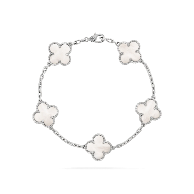 LuxeAura Bracelet - Refined Elegance and Timeless Charm
