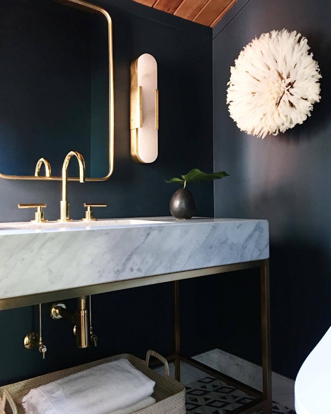 Modern Wall Lamp - Alabaster & Metal