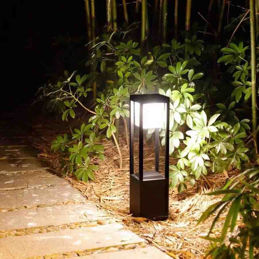 Cube-Shaped Solar Outdoor Lamp (60cm)