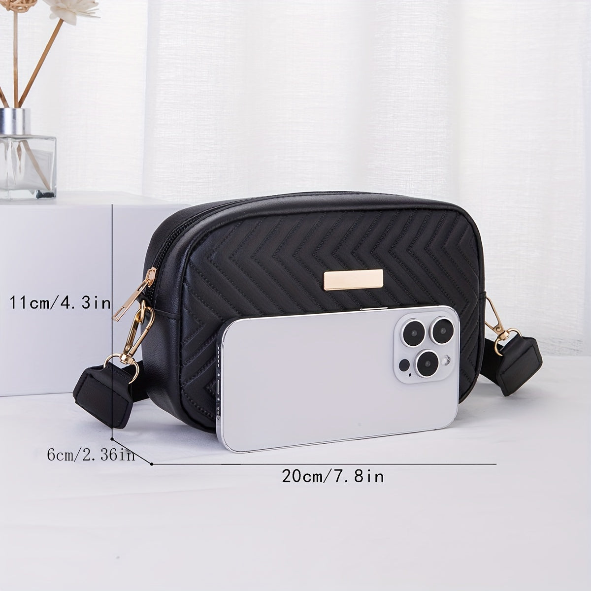 Chic Lightweight Women's Bag – Striped and Quilted with Gold Hardware