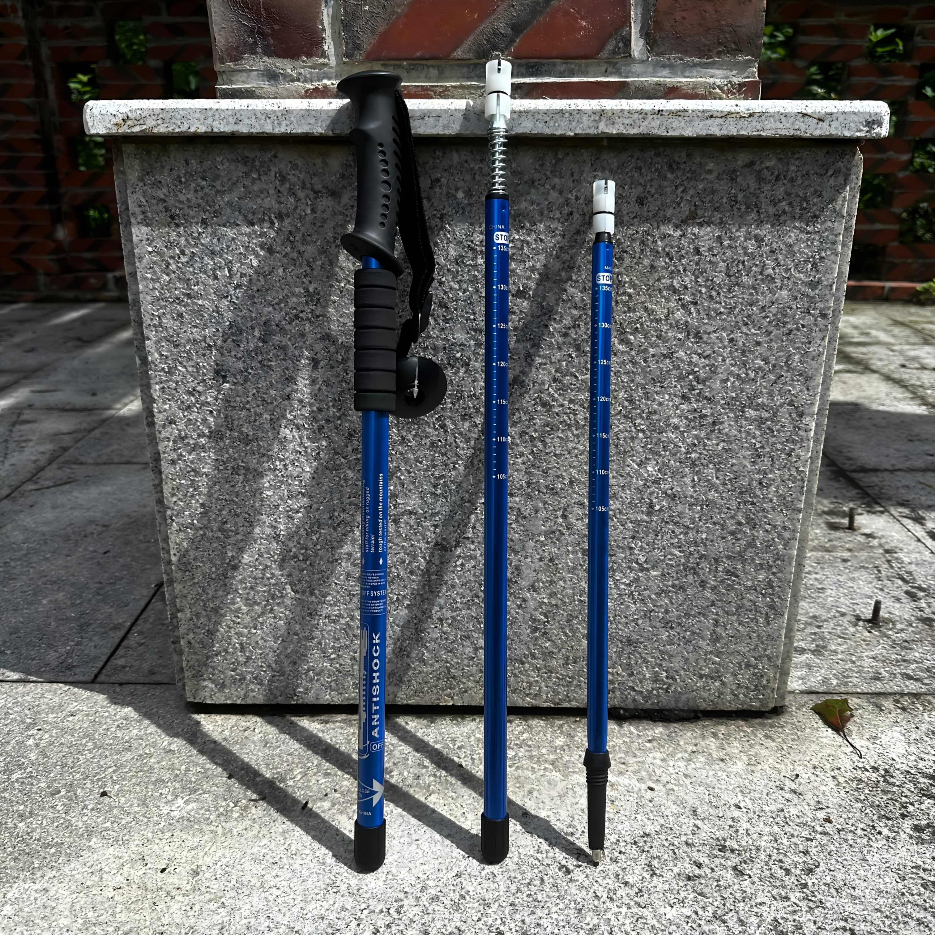 Lightweight Aluminium Trekking Poles – Adjustable and Shock-Absorbing for Adventurous Hikers