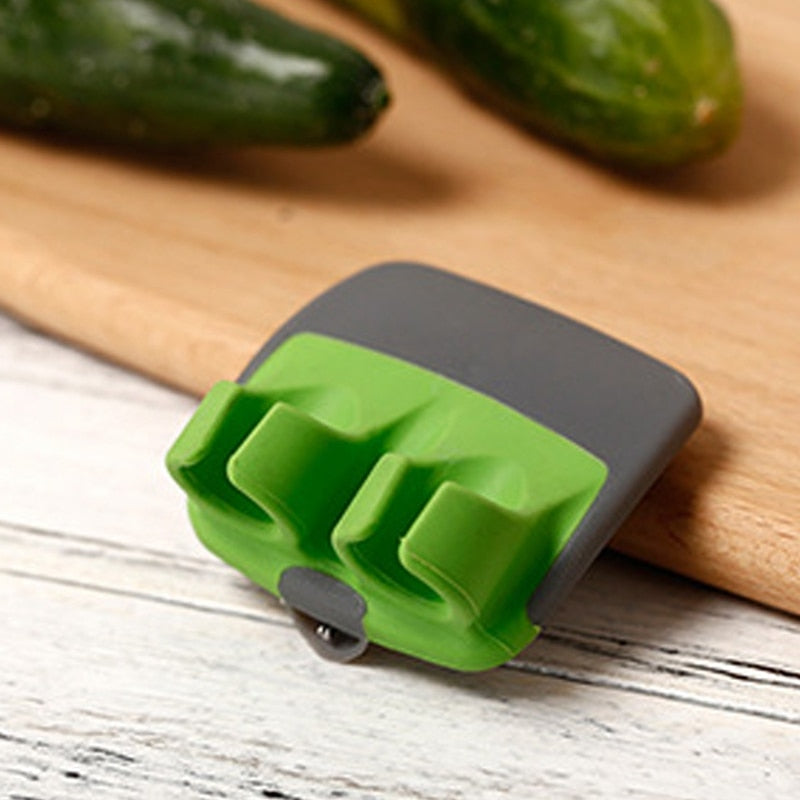 Protective Vegetable Peeler – FingerGuard