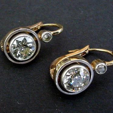 Vintage Golden Earrings with Inlaid Zirconia – Aurelia