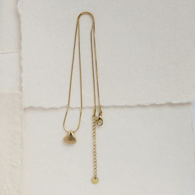 Golden Scallop Flower Necklace – Purple