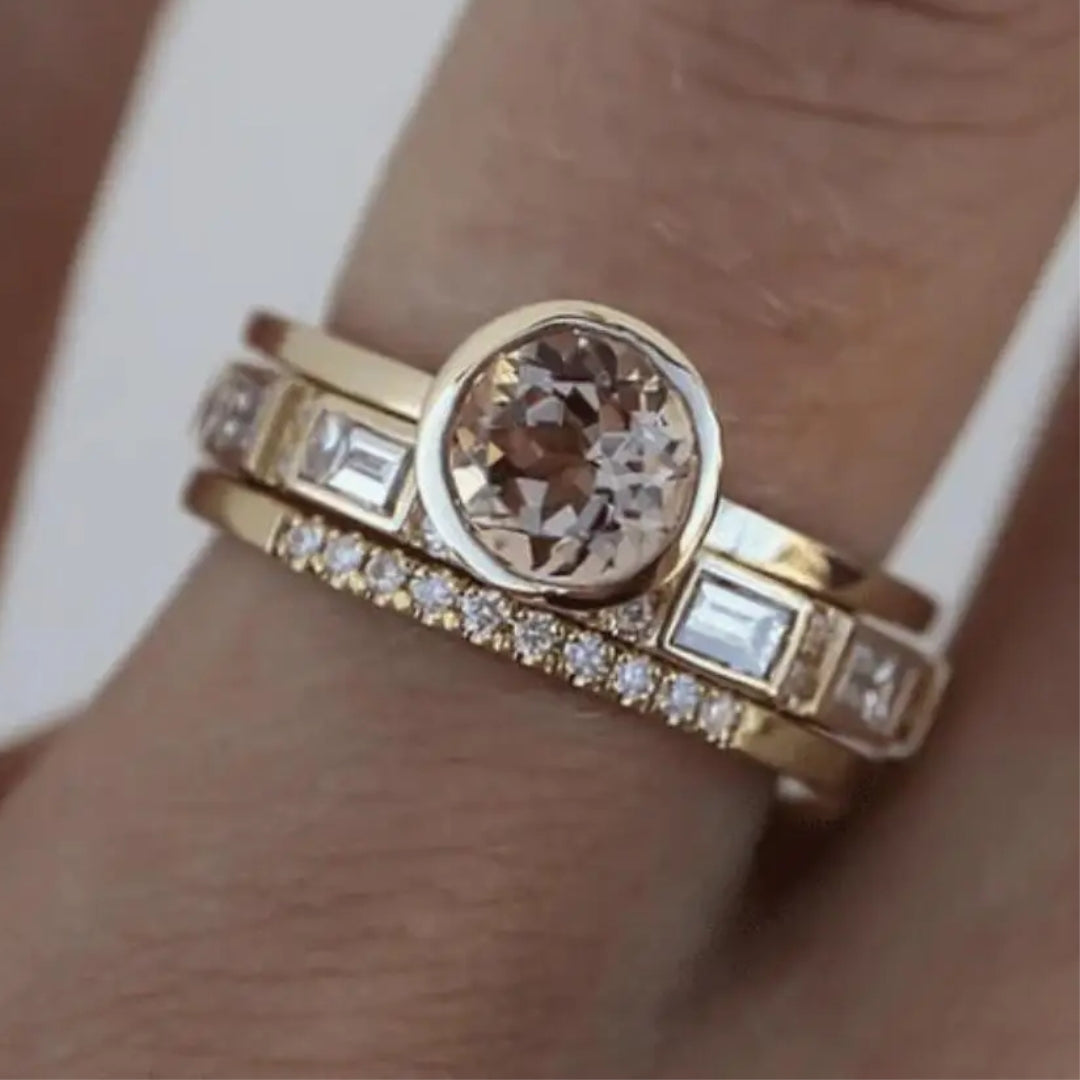 Vintage Golden Ring with Crystals - Eliana