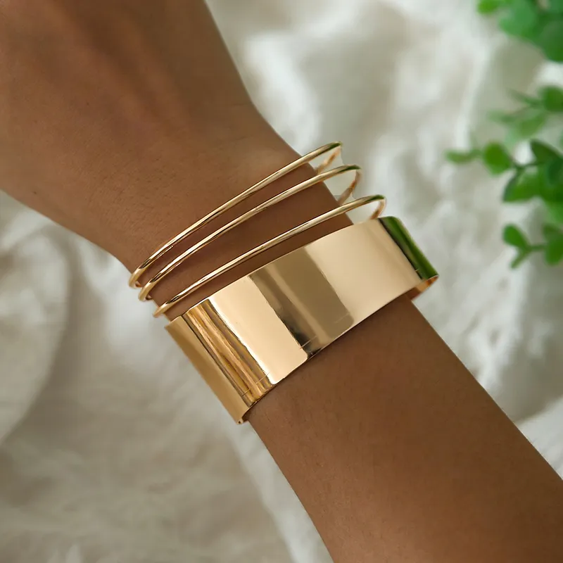 Classic Golden Vintage Bracelet - Amara