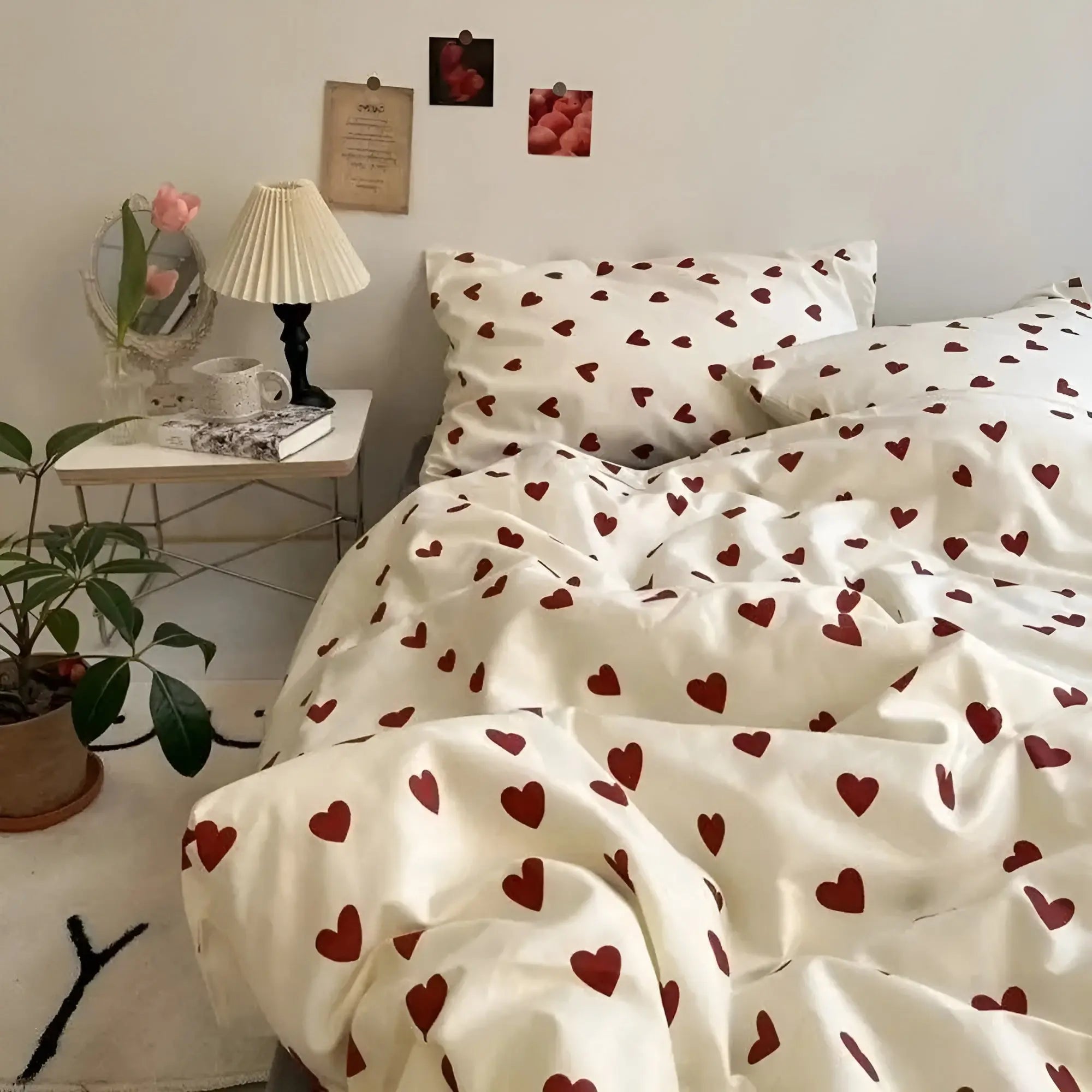 Bedding Set with Heart Motif – LoveLuxe