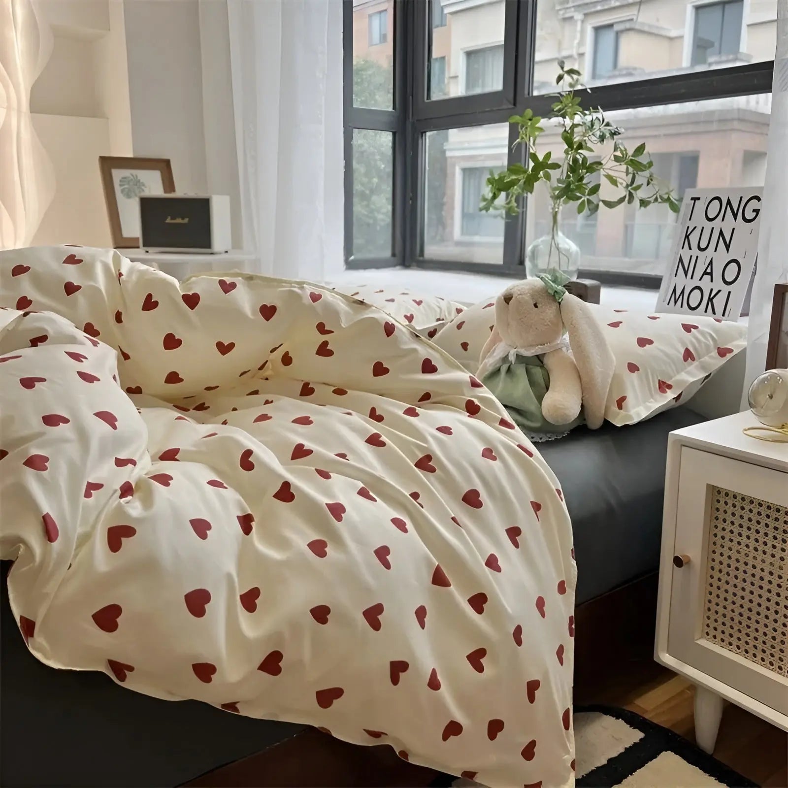 Bedding Set with Heart Motif – LoveLuxe