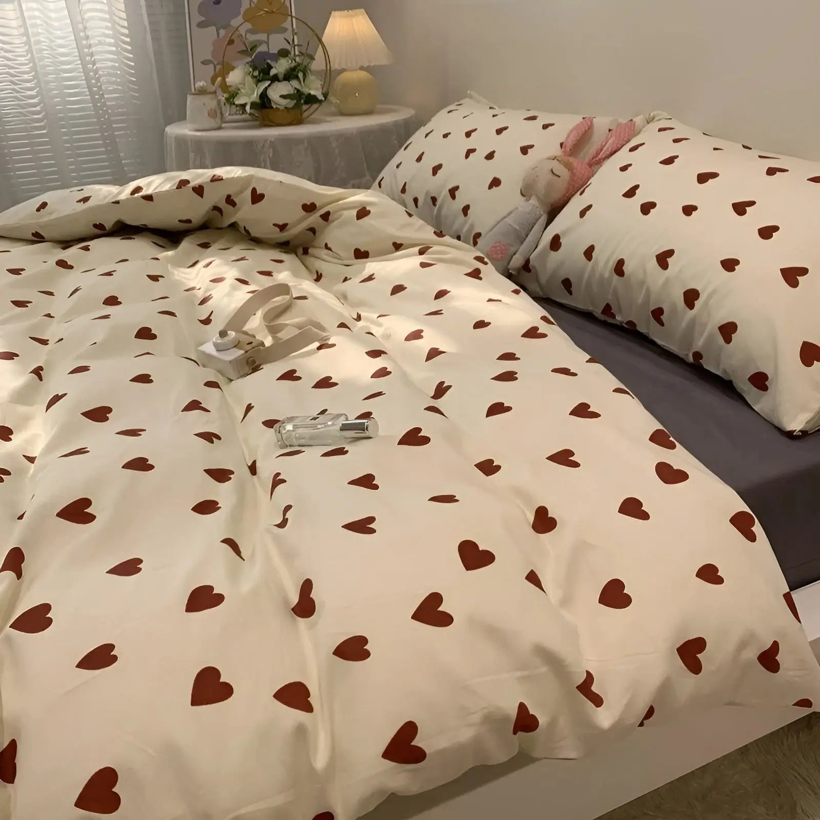 Bedding Set with Heart Motif – LoveLuxe