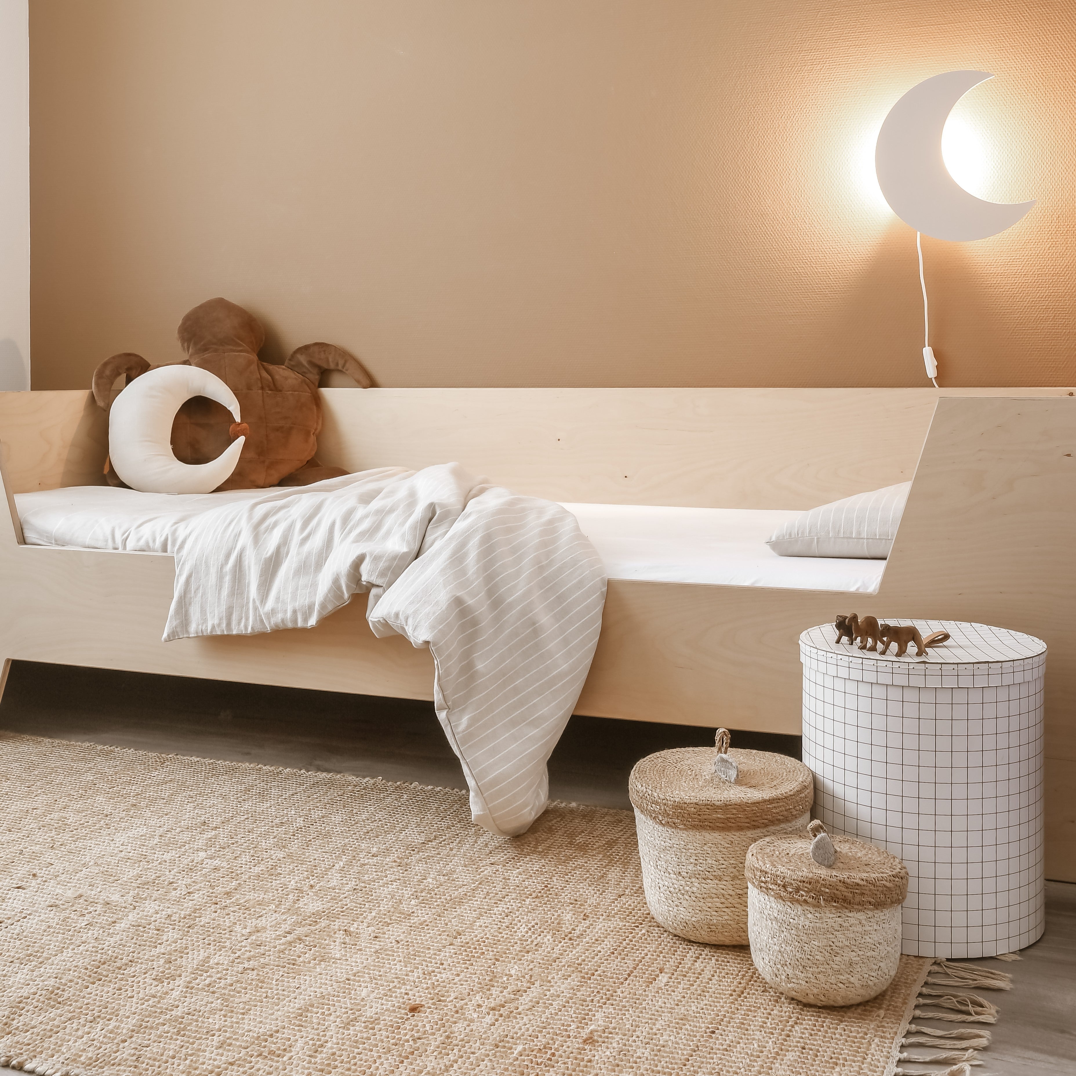 Wooden Wall Lamp for Children's Room - Moon-Shaped