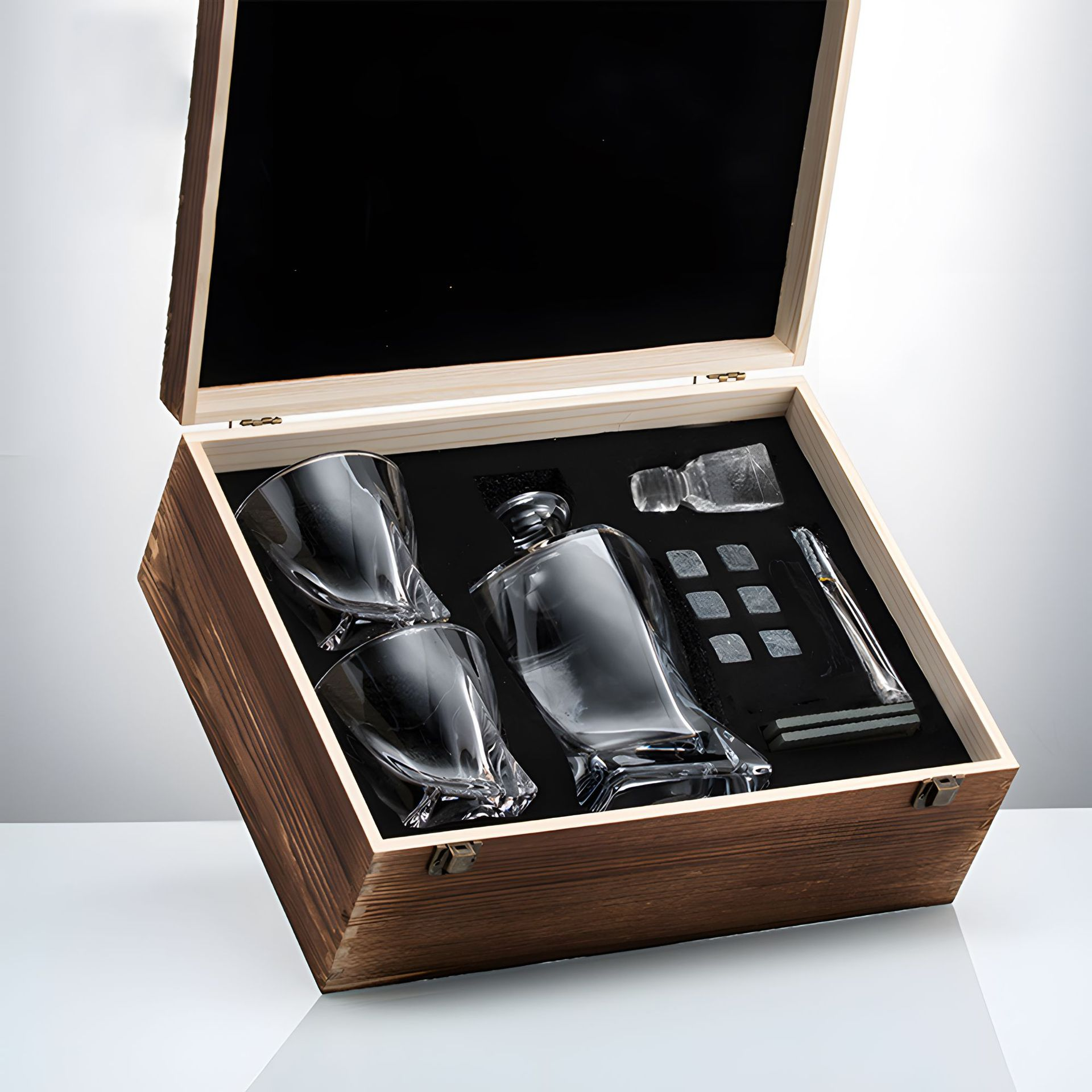 Luxurious Crystal Whiskey Decanter and Glass Set – WhiskeyWave