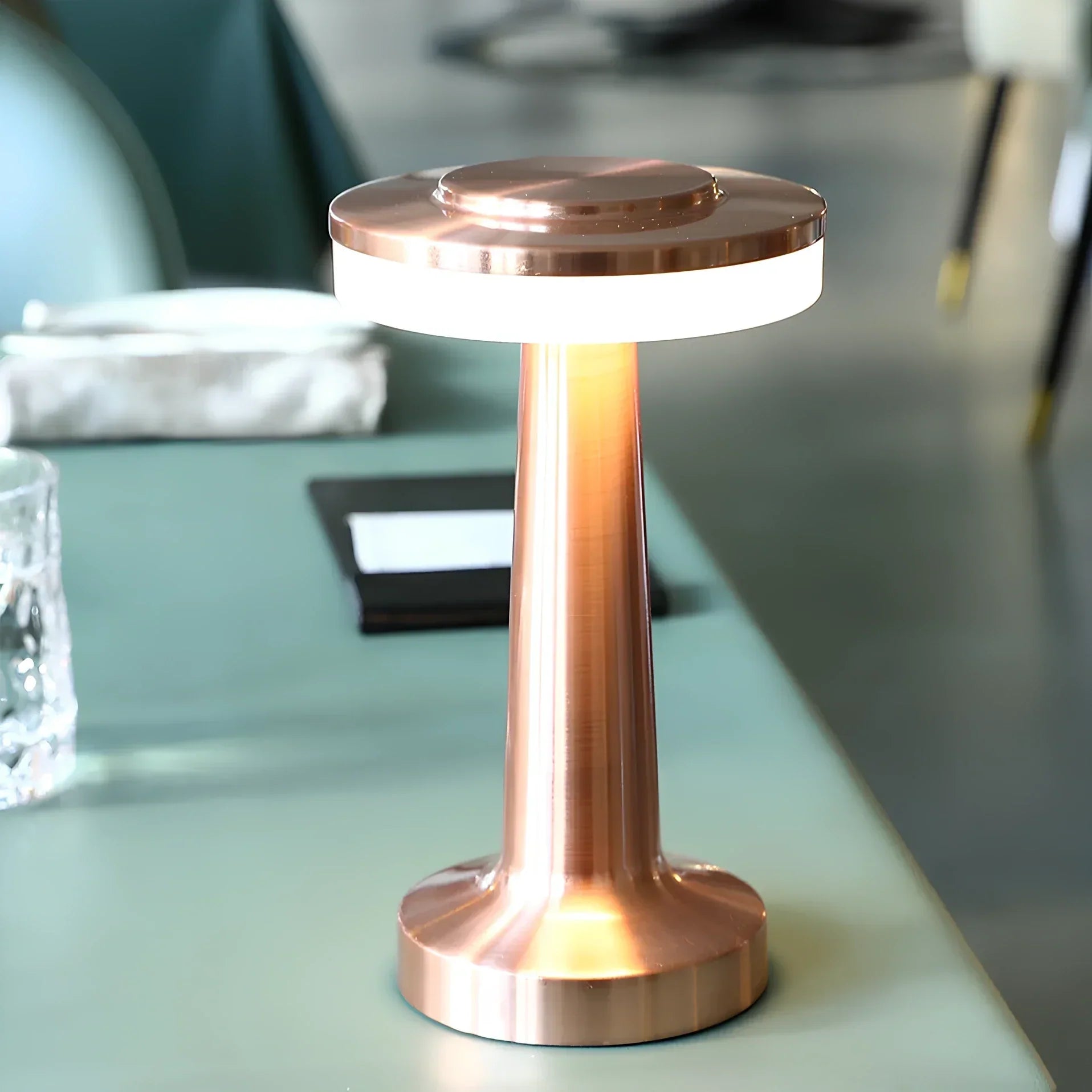 Wireless Retro Table Lamp - LumiBar