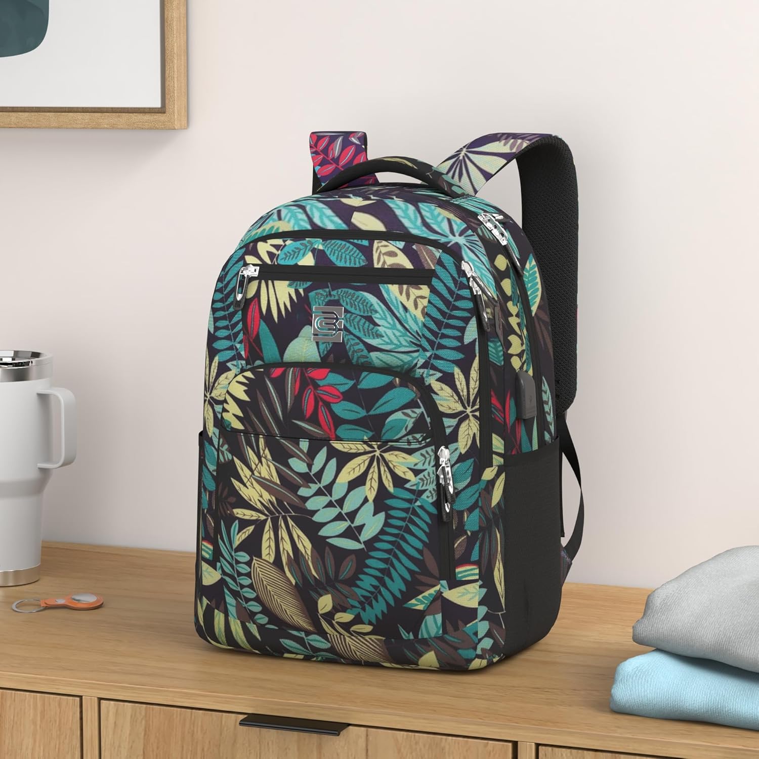 Dunne anti-theft laptop backpack with USB charging port