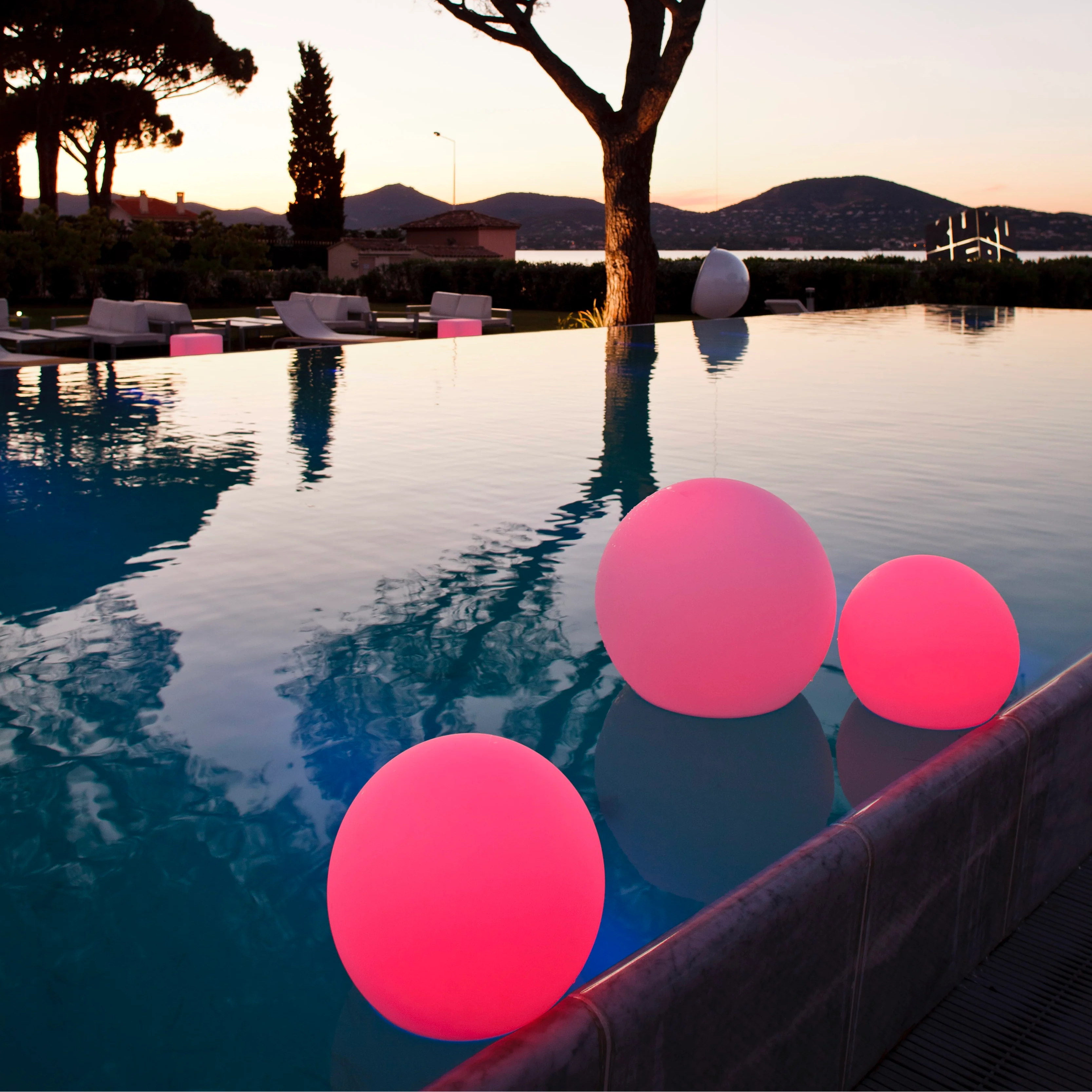 Wireless Mood Light for Indoor & Outdoor - LumaSphere