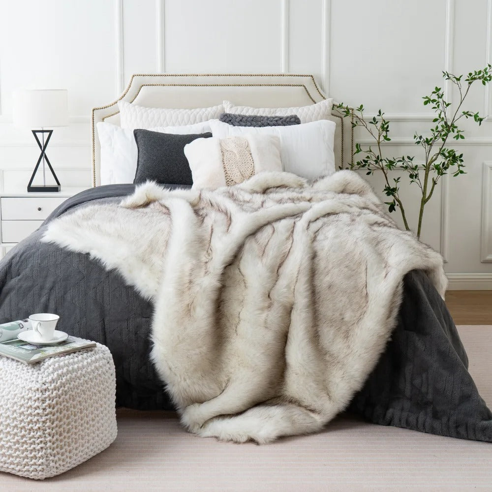 Luxury Faux Fur Blanket - Warmth & Style for Your Home