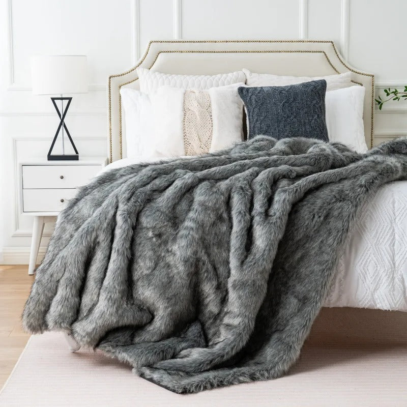 Luxury Faux Fur Blanket - Warmth & Style for Your Home