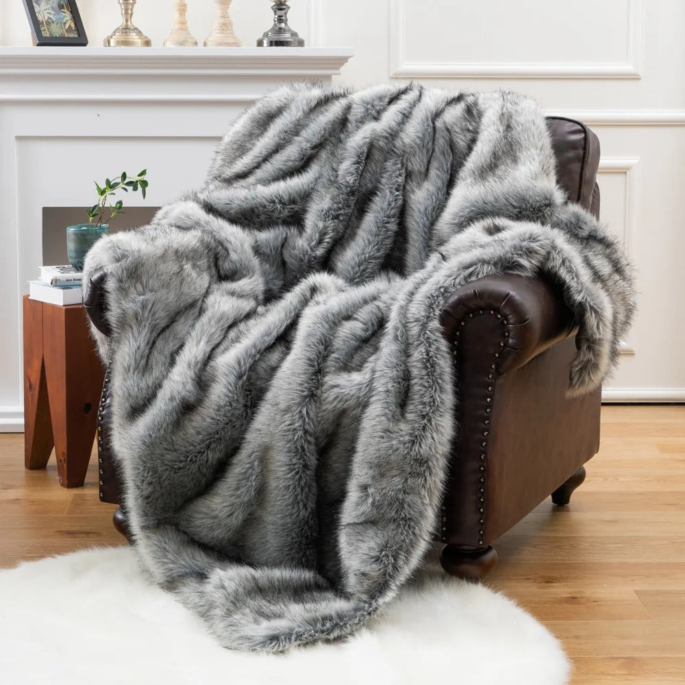Luxury Faux Fur Blanket - Warmth & Style for Your Home
