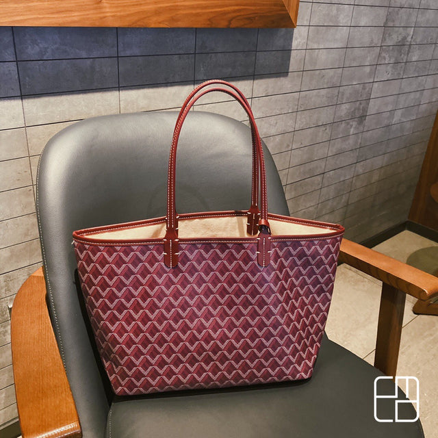 Luxurious Shopper Bag | Stylish and Spacious | Bordeaux
