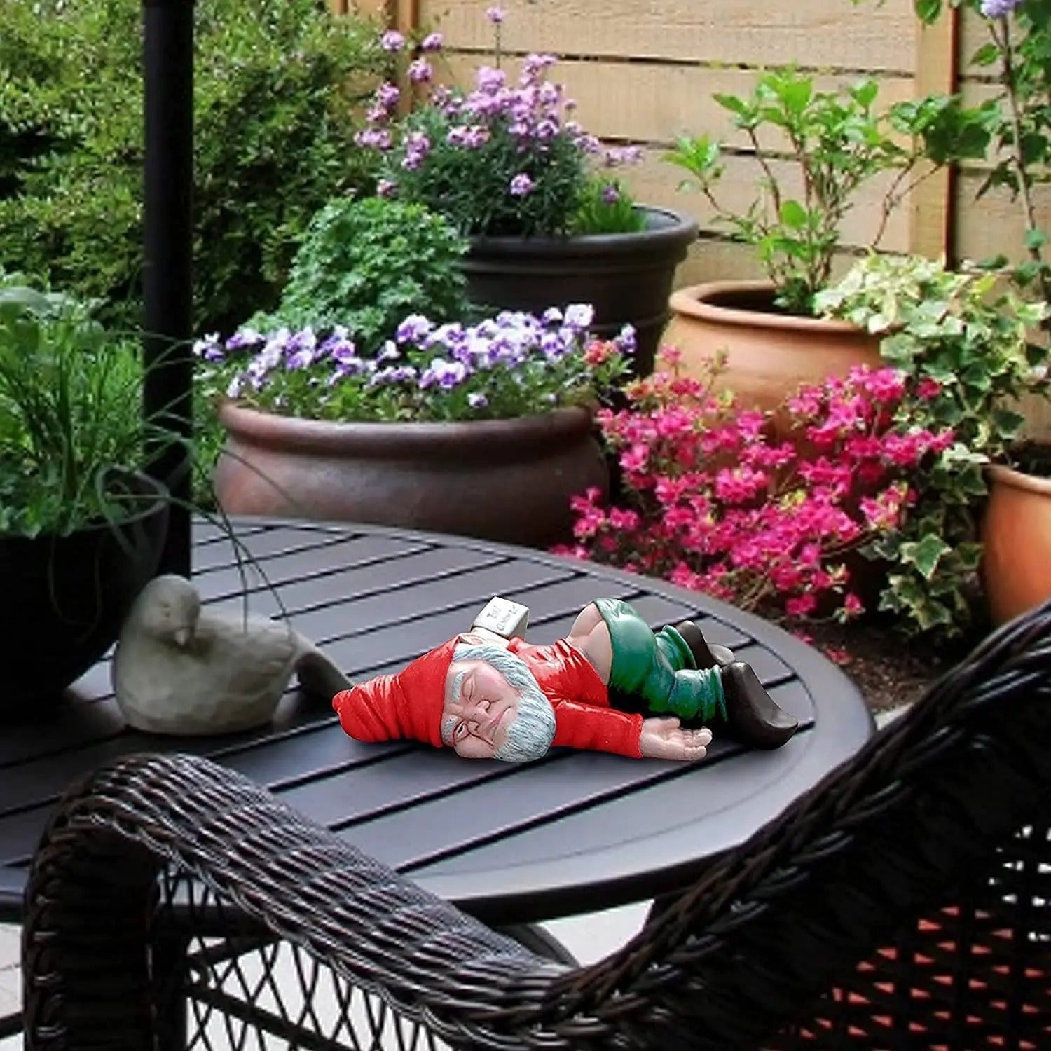 Lazy Larry the Garden Gnome – The Sleepyhead of the Garden