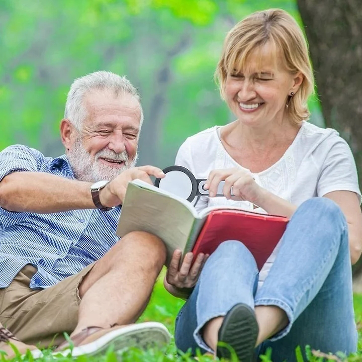 30x Handheld Magnifier for Seniors - ZoomXpert