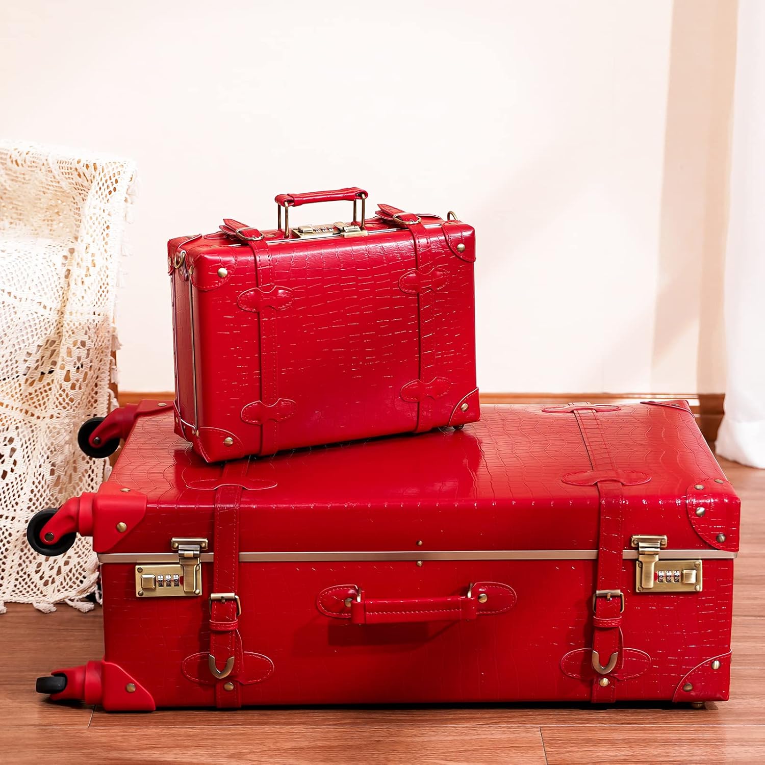 2-Piece Vintage-Inspired Luggage Set with Spinner Wheels and Protective Cover
